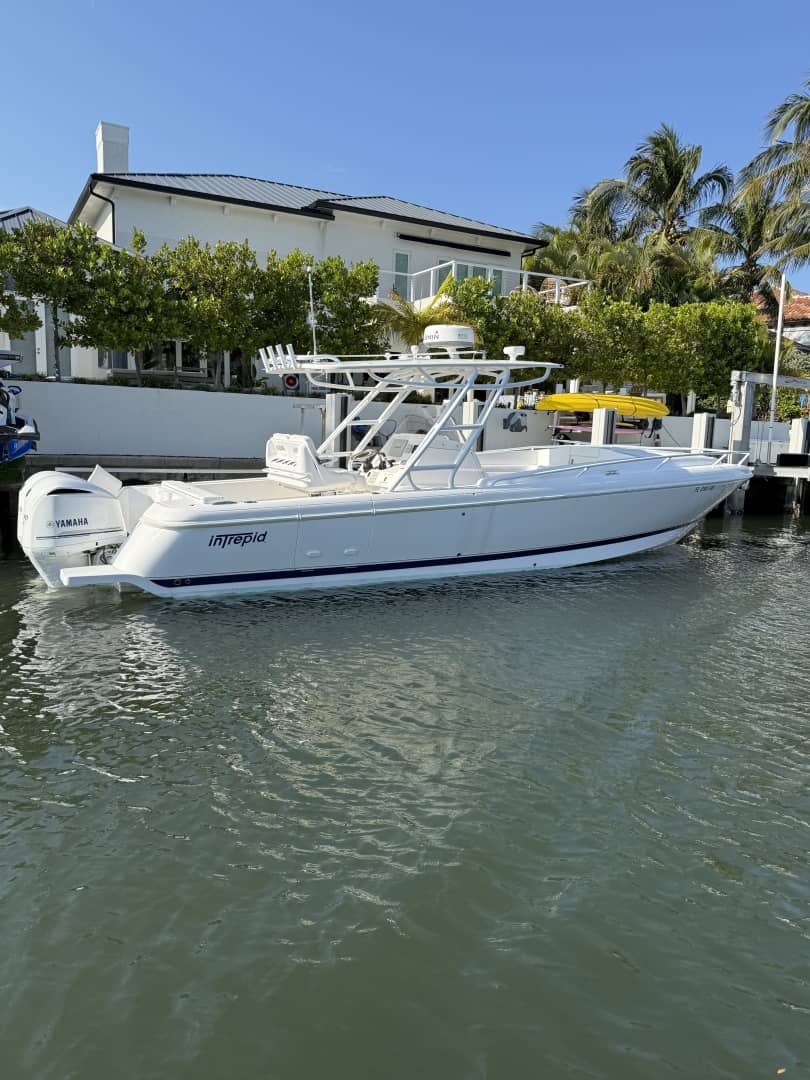 2017 Intrepid 327 Cuddy "PATRICIA" photo 2