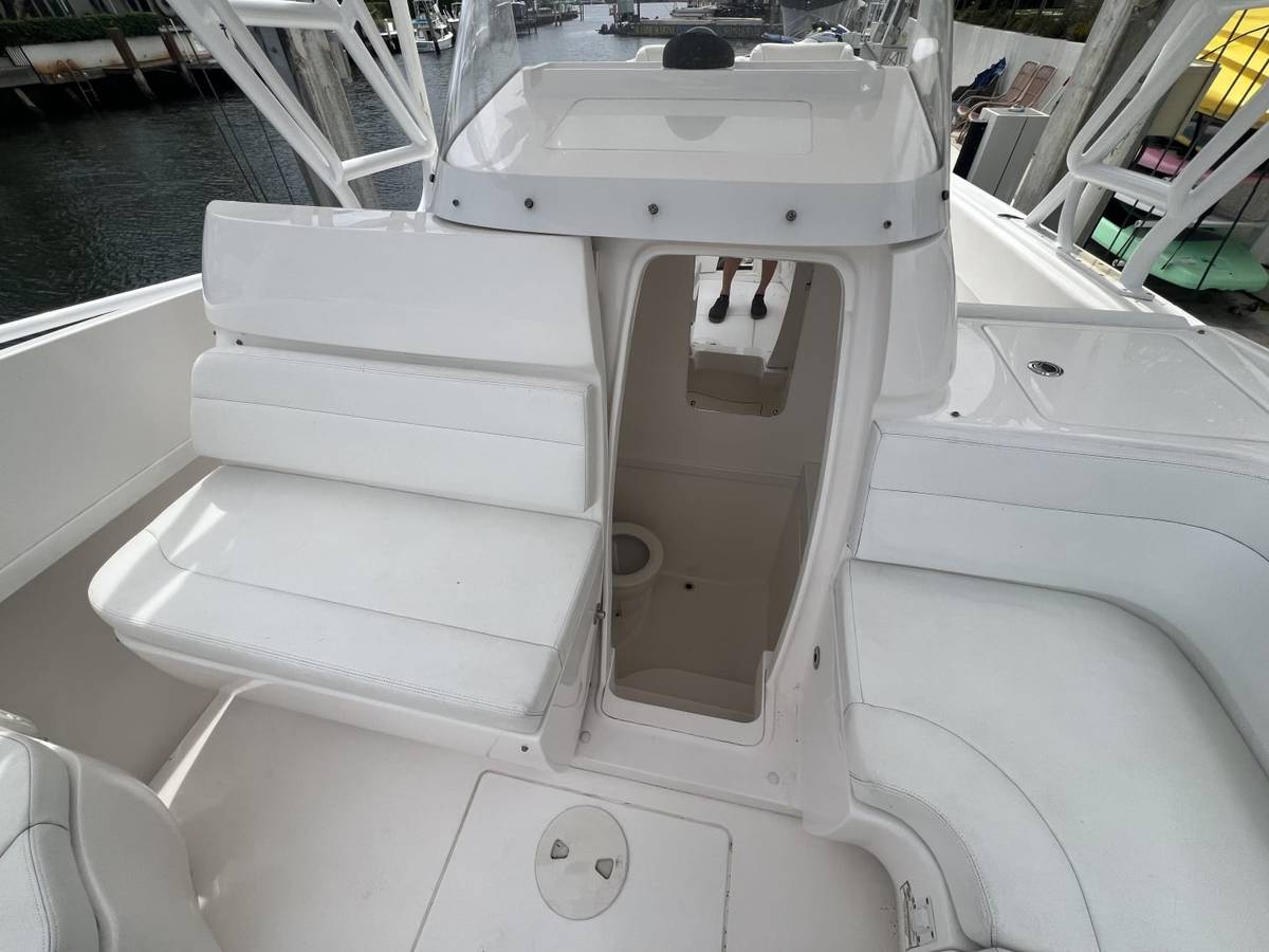 2017 Intrepid 327 Cuddy "PATRICIA" photo 10