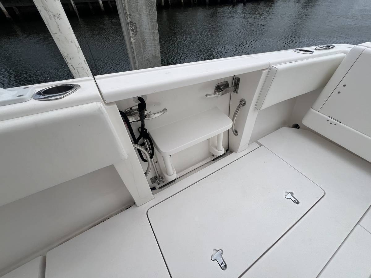 2017 Intrepid 327 Cuddy "PATRICIA" photo 16