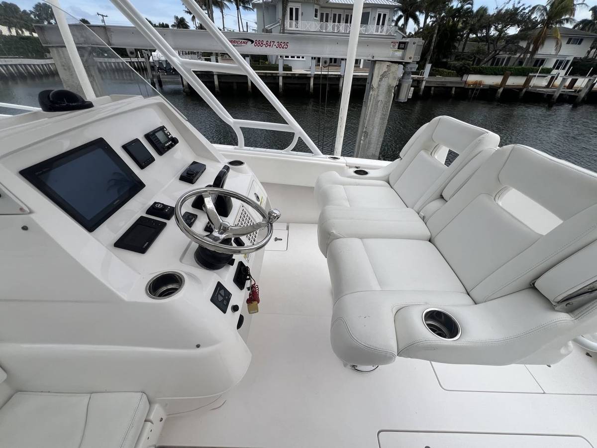 2017 Intrepid 327 Cuddy "PATRICIA" photo 12