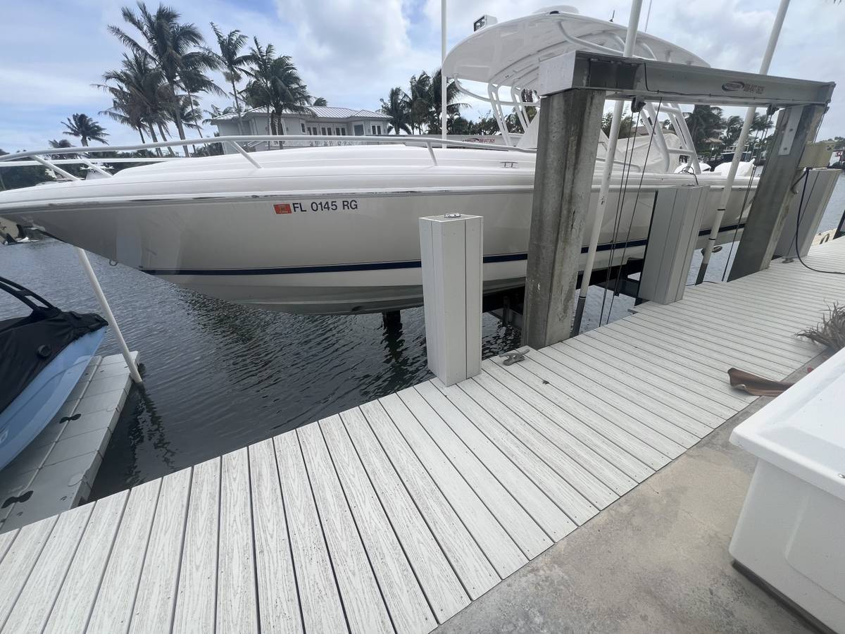 2017 Intrepid 327 Cuddy "PATRICIA" photo 4