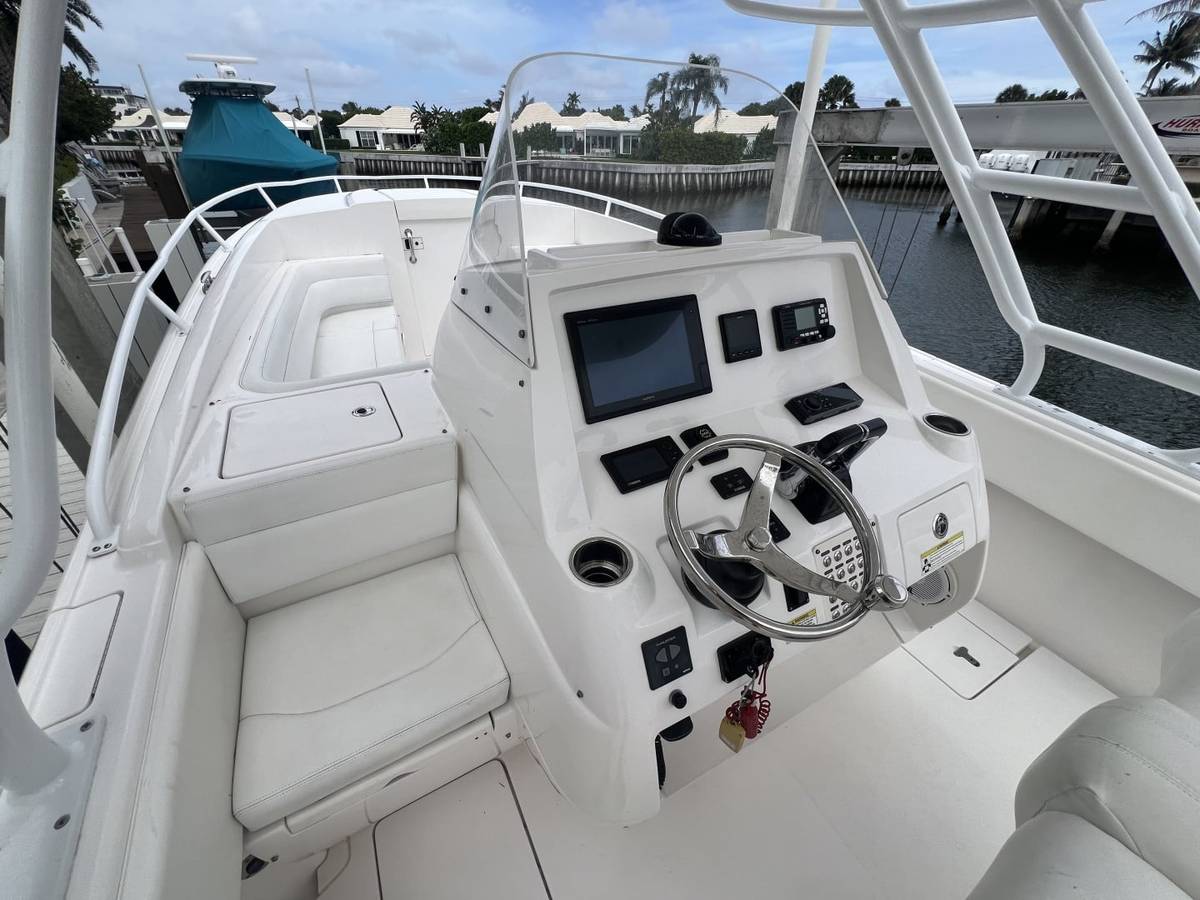 2017 Intrepid 327 Cuddy "PATRICIA" photo 11