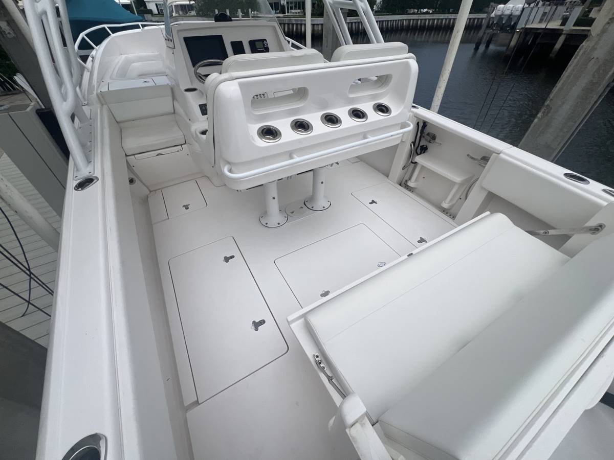 2017 Intrepid 327 Cuddy "PATRICIA" photo 18