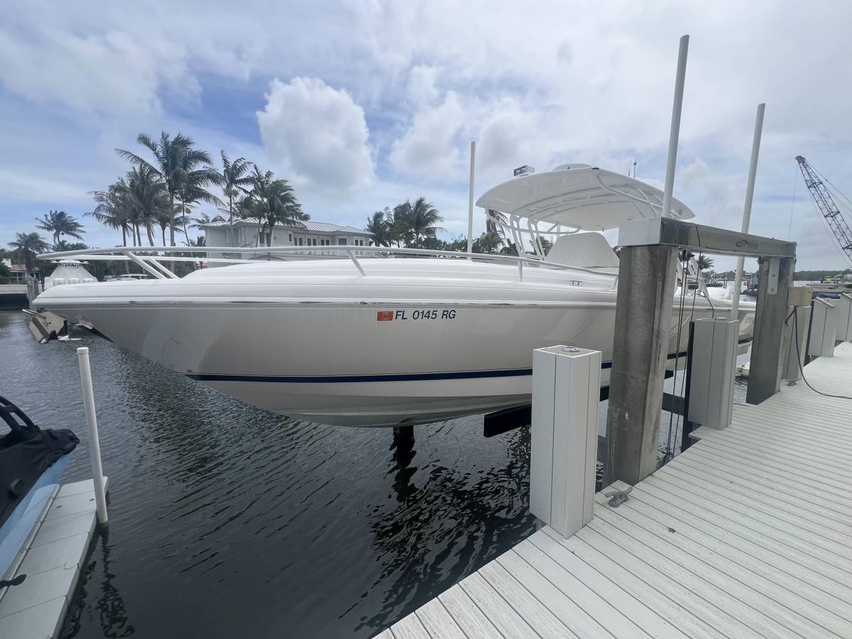 2017 Intrepid 327 Cuddy "PATRICIA" photo 3