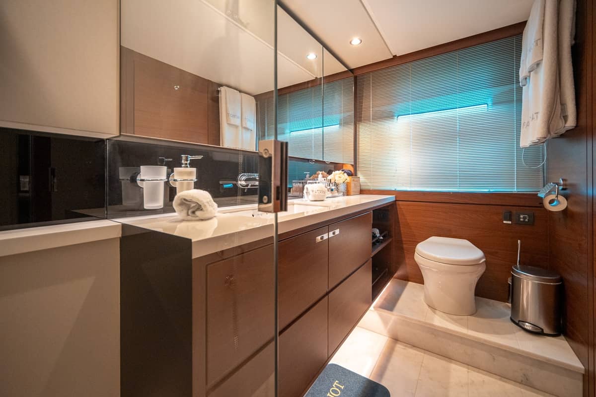 2017 Princess 68 Flybridge "PATRIOT" photo 44