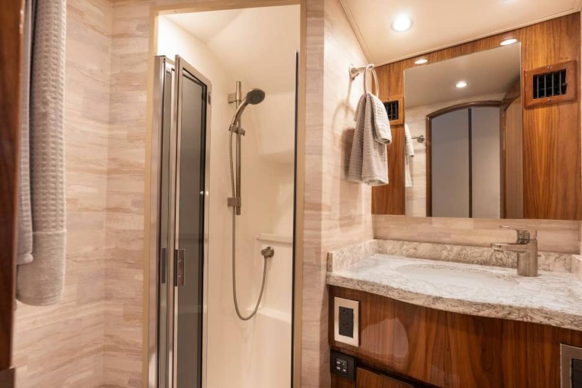 2019 Viking 48 Convertible "SEA BLOCK" photo 14
