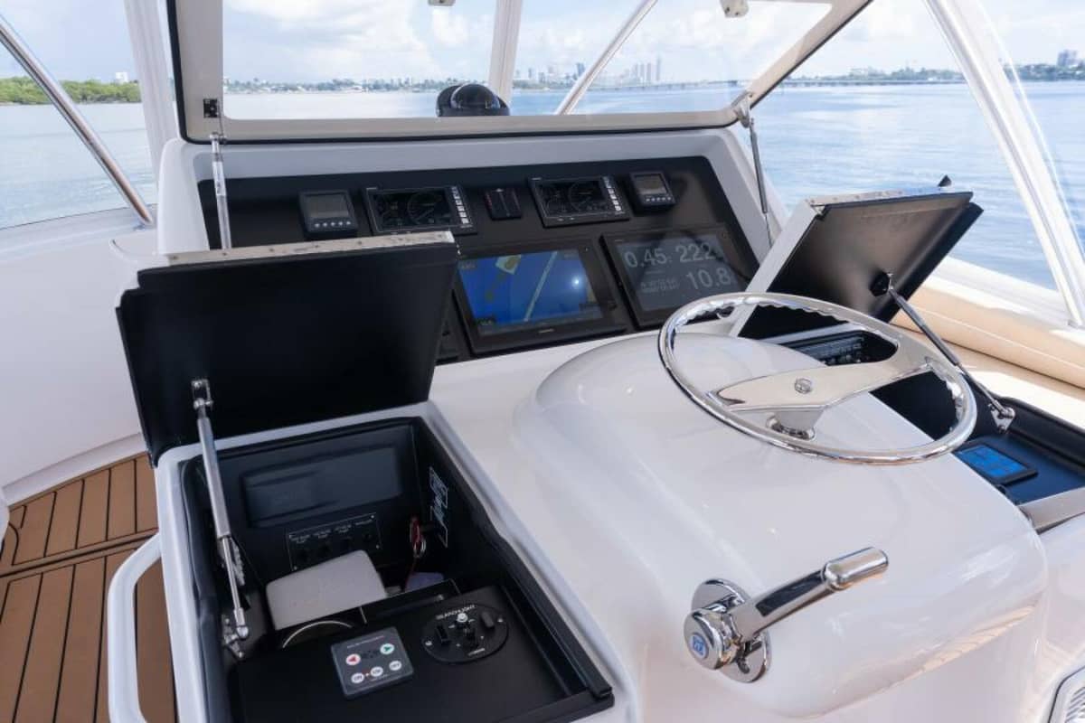 2019 Viking 48 Convertible "SEA BLOCK" photo 23