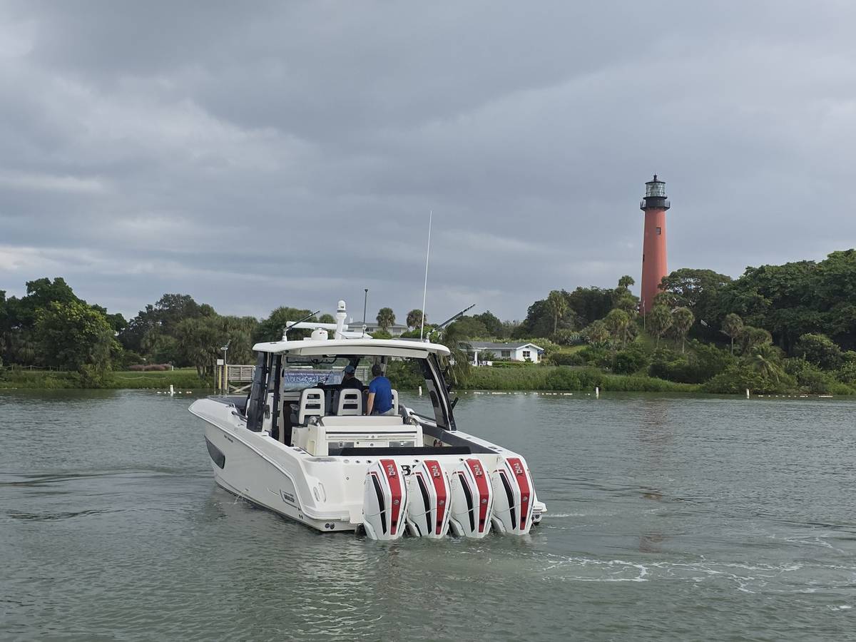 2021 Boston Whaler 420 Outrage "BFT" photo 8