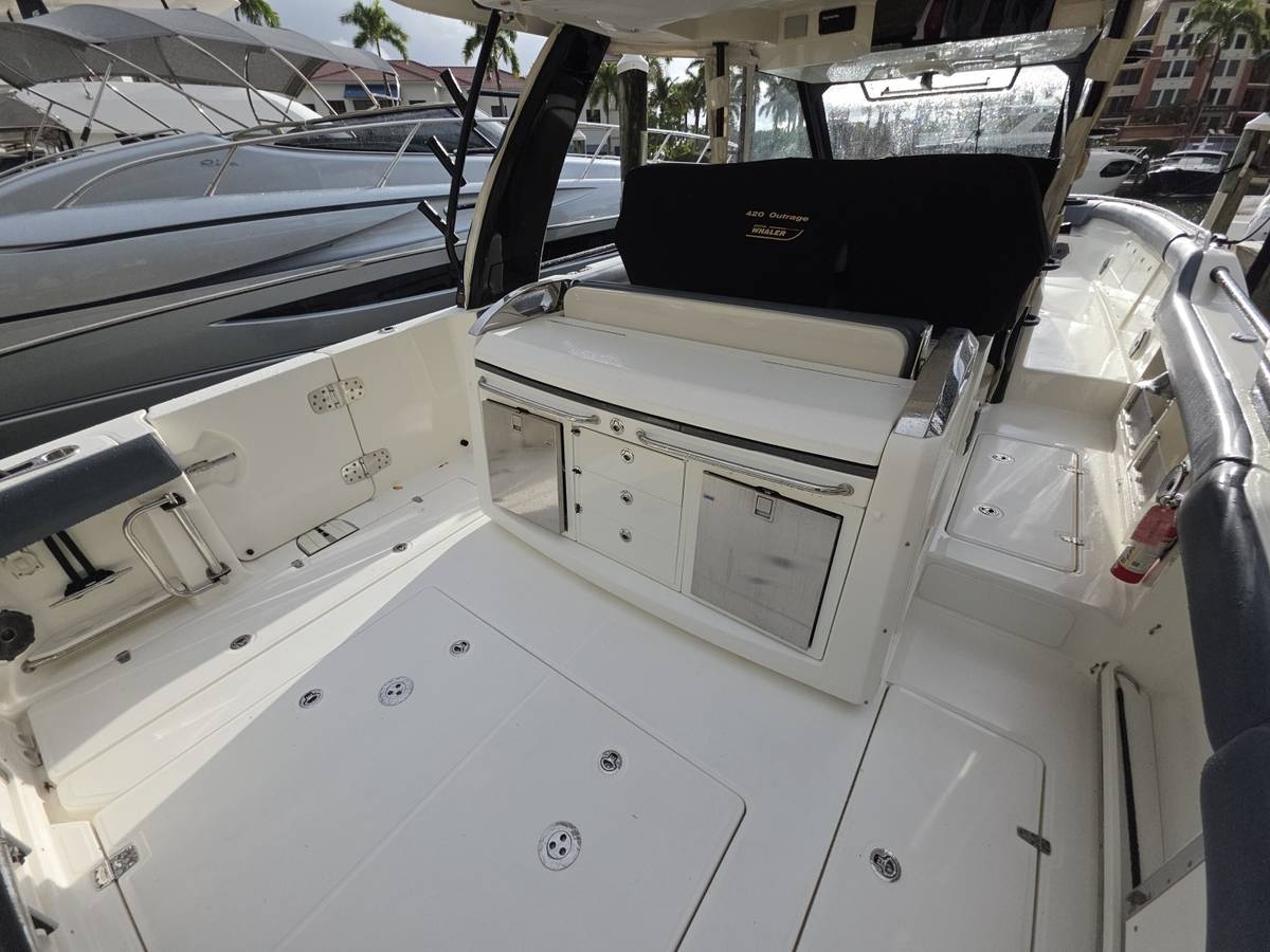 2021 Boston Whaler 420 Outrage "BFT" photo 25