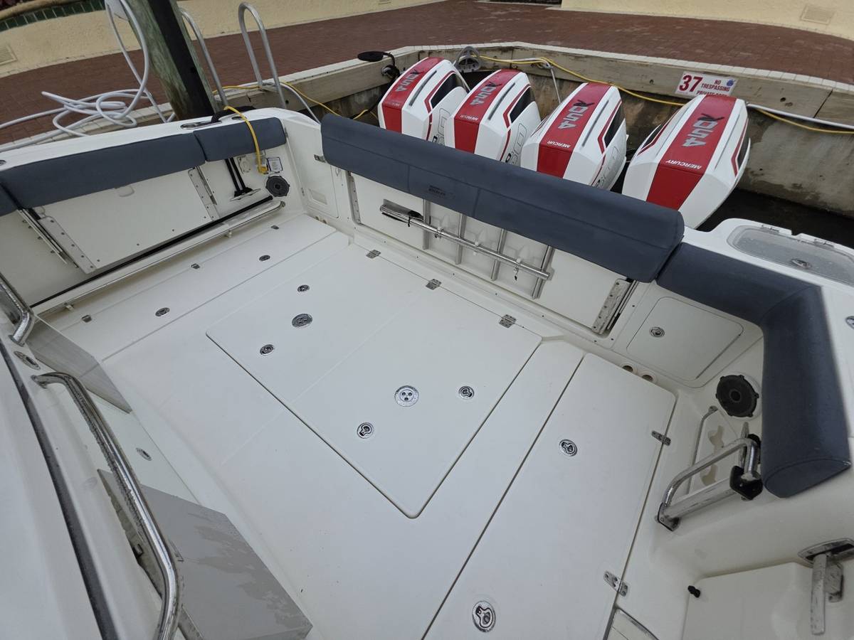 2021 Boston Whaler 420 Outrage "BFT" photo 52