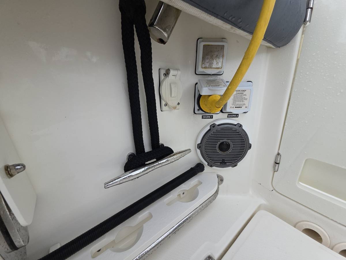2021 Boston Whaler 420 Outrage "BFT" photo 49
