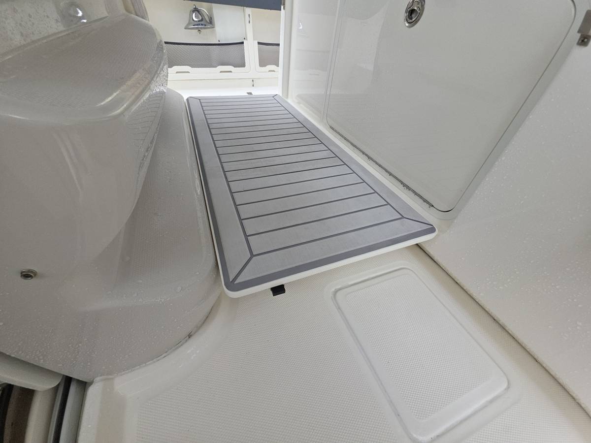 2021 Boston Whaler 420 Outrage "BFT" photo 62