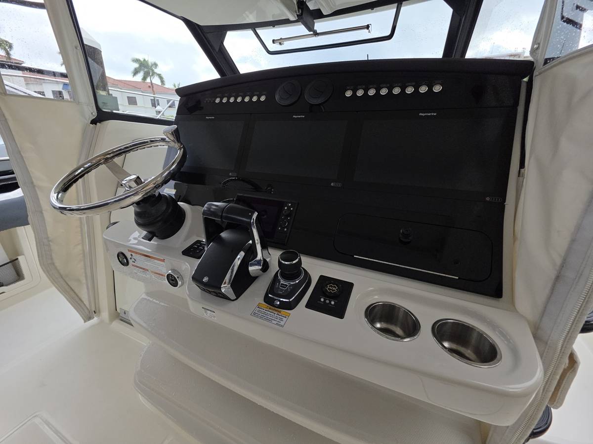 2021 Boston Whaler 420 Outrage "BFT" photo 33