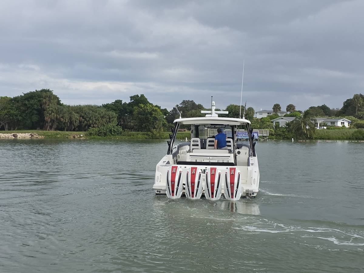 2021 Boston Whaler 420 Outrage "BFT" photo 9