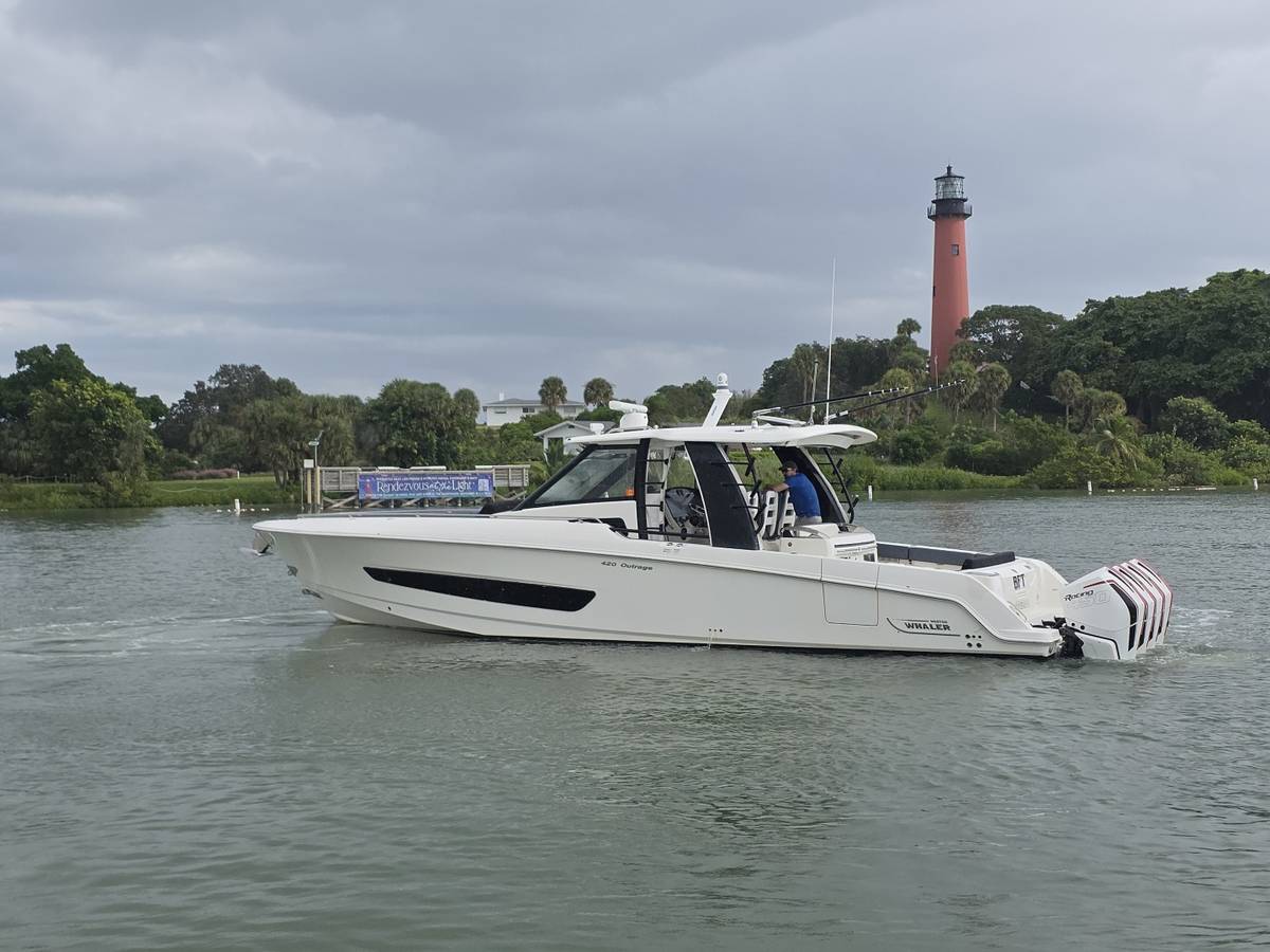 2021 Boston Whaler 420 Outrage "BFT" photo 6
