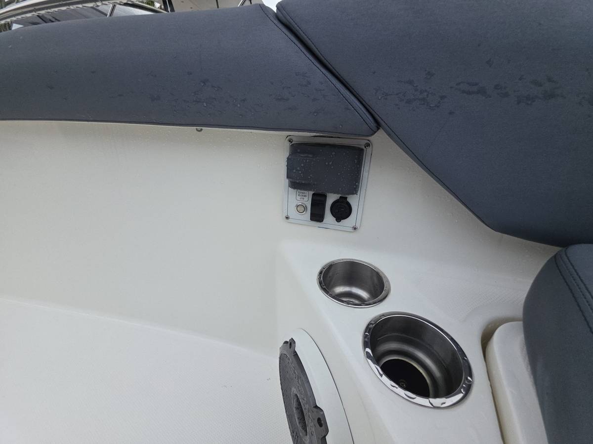2021 Boston Whaler 420 Outrage "BFT" photo 39