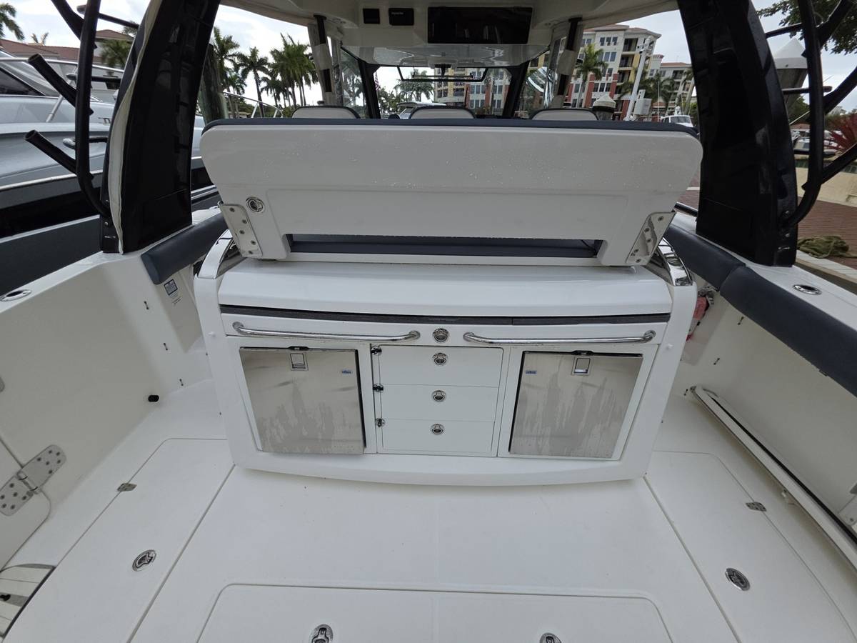 2021 Boston Whaler 420 Outrage "BFT" photo 55