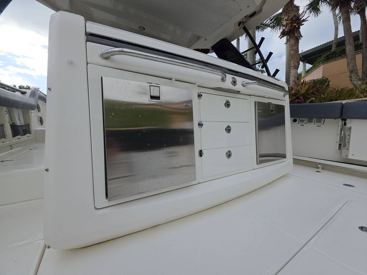 2021 Boston Whaler 420 Outrage "BFT" photo 27