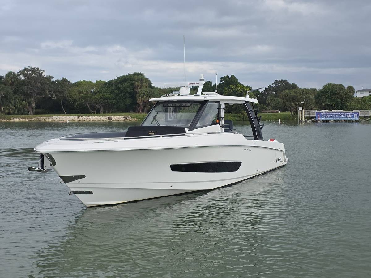 2021 Boston Whaler 420 Outrage "BFT" photo 19