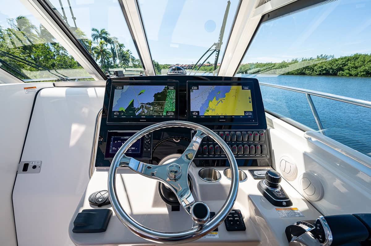 2021 Boston Whaler 345 Conquest photo 27