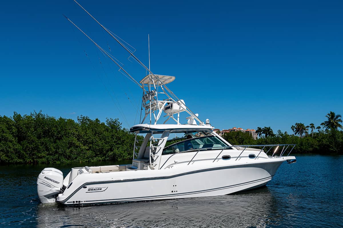 2021 Boston Whaler 345 Conquest photo 3