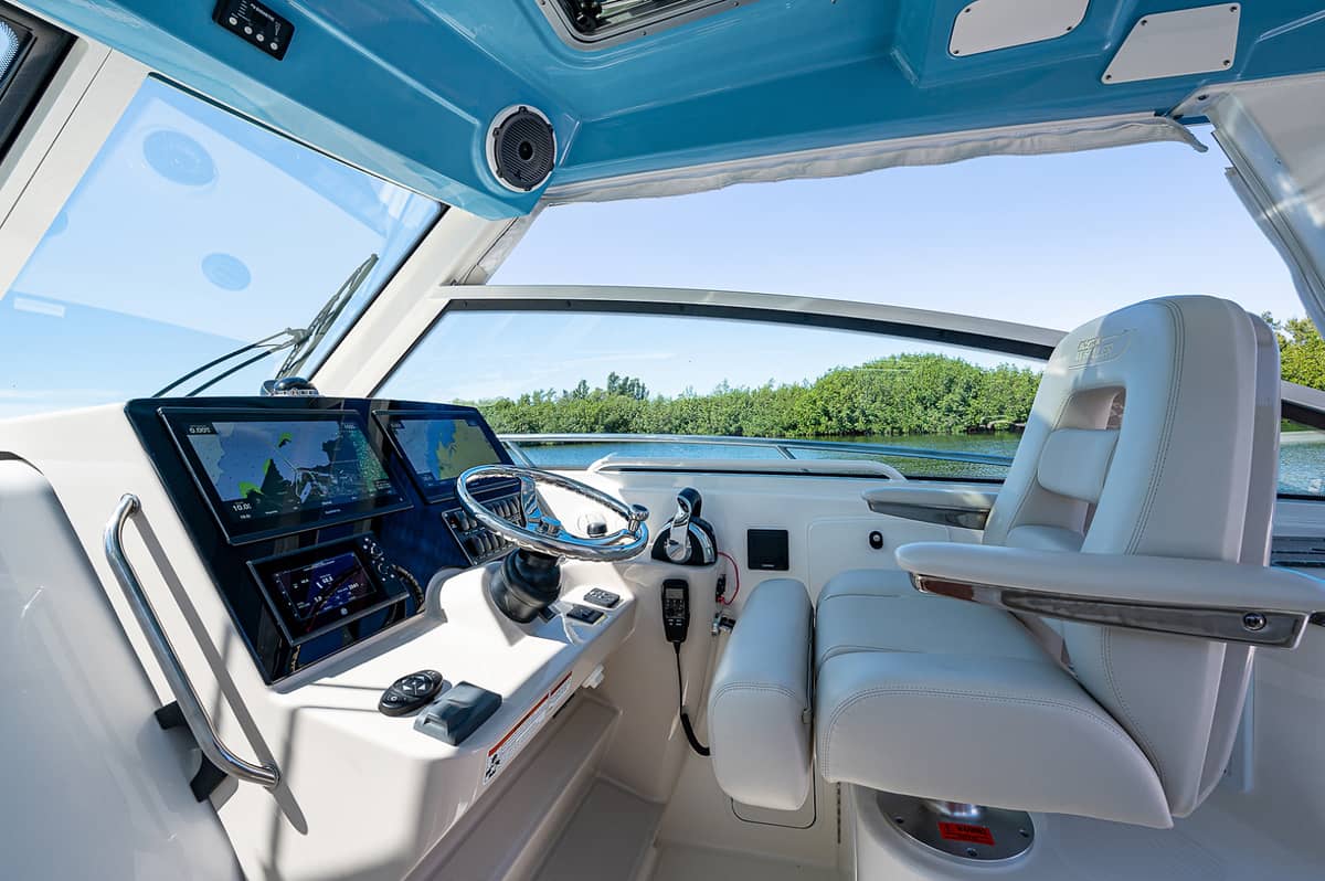 2021 Boston Whaler 345 Conquest photo 26