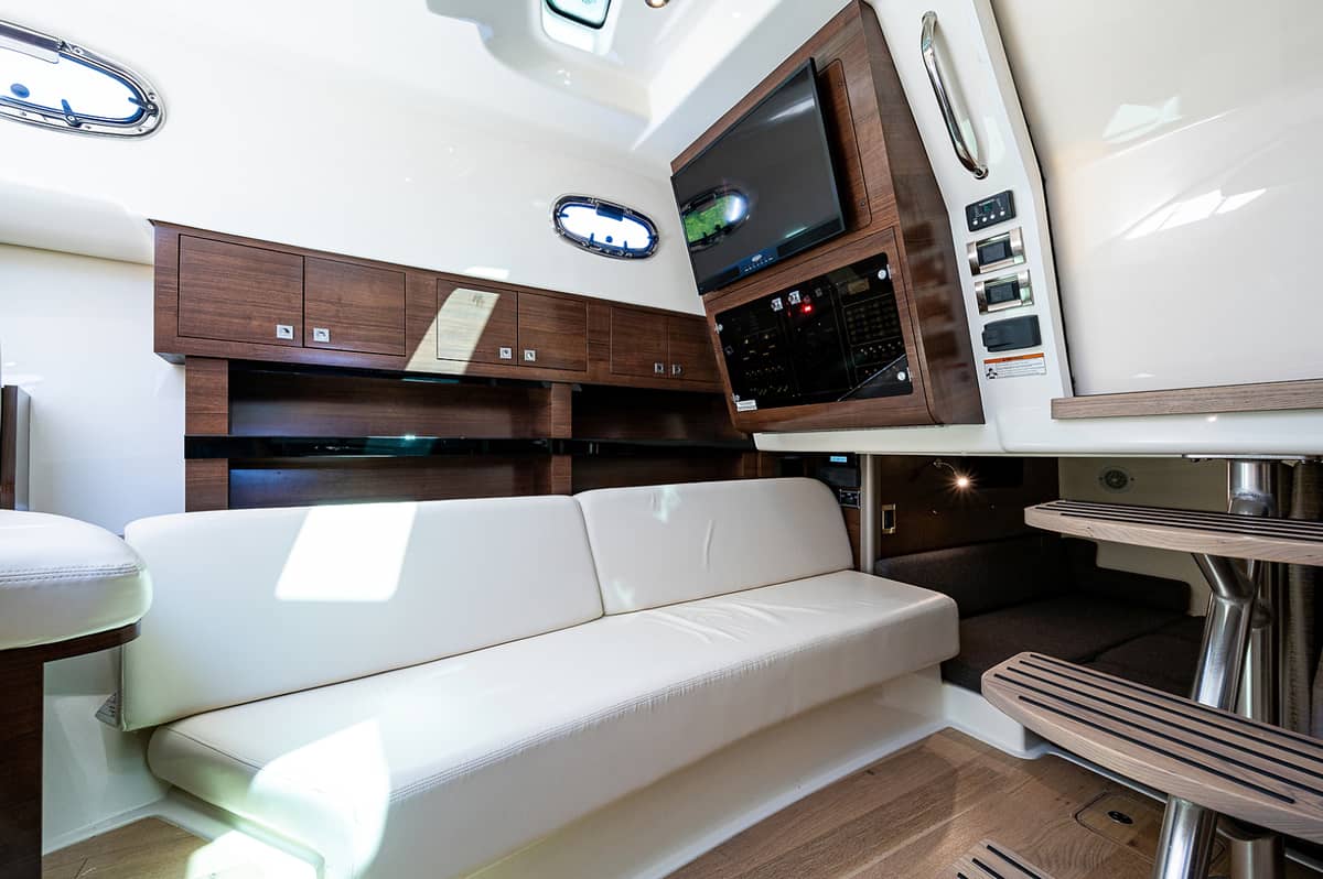 2021 Boston Whaler 345 Conquest photo 6