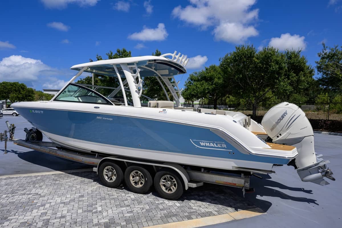 2023 Boston Whaler 32 Vantage "Veronica" photo 8