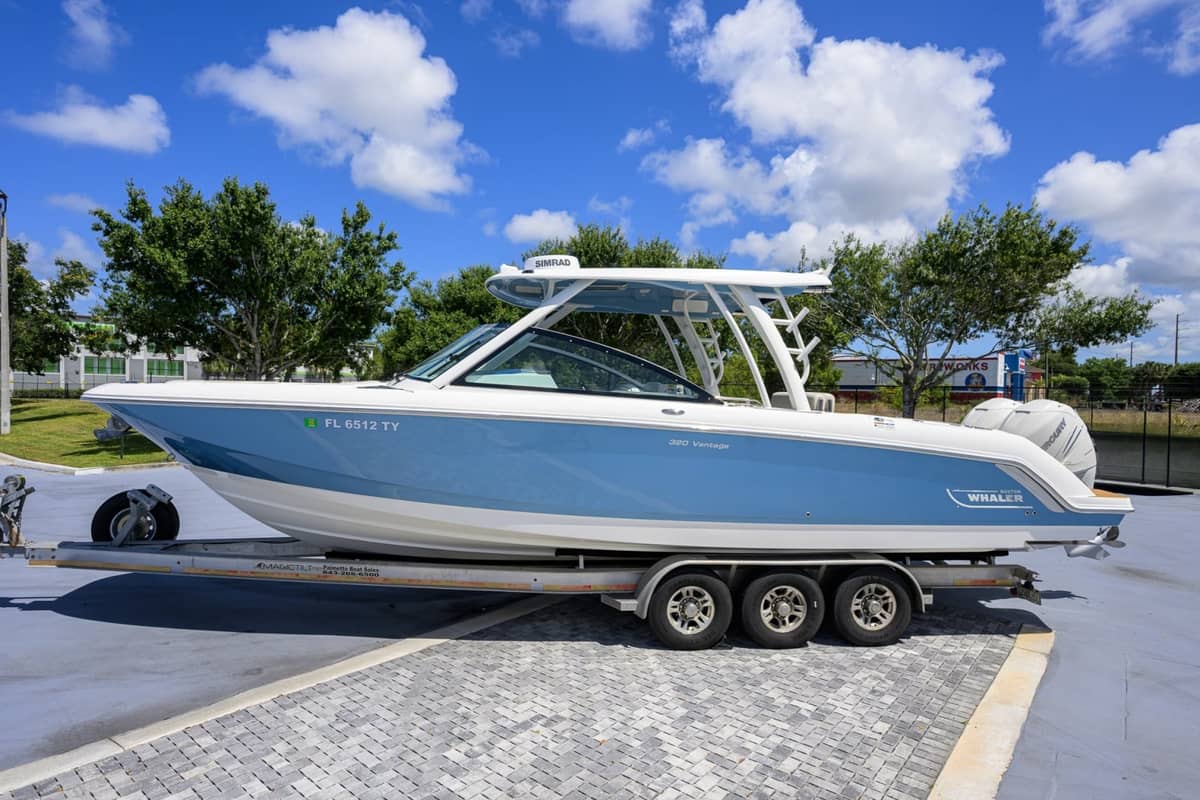 2023 Boston Whaler 32 Vantage "Veronica" photo 7