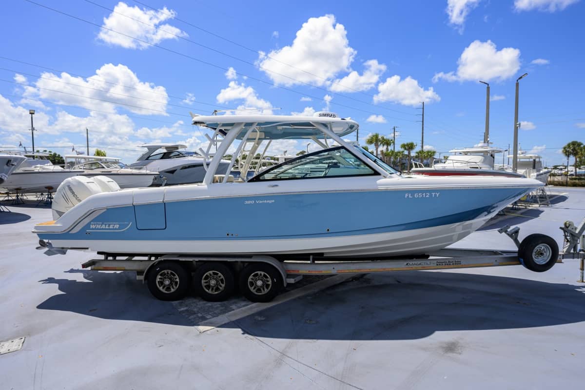 2023 Boston Whaler 32 Vantage "Veronica" photo