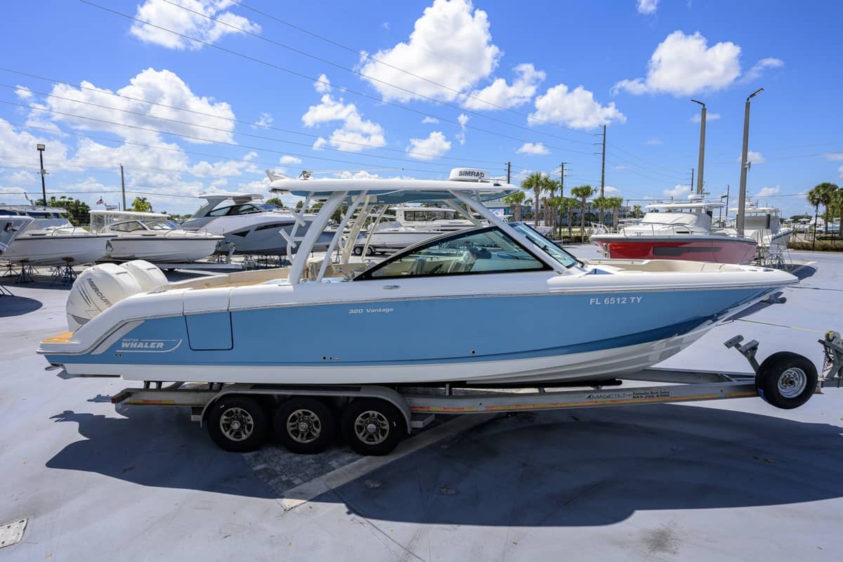 2023 Boston Whaler 32 Vantage "Veronica" photo 14