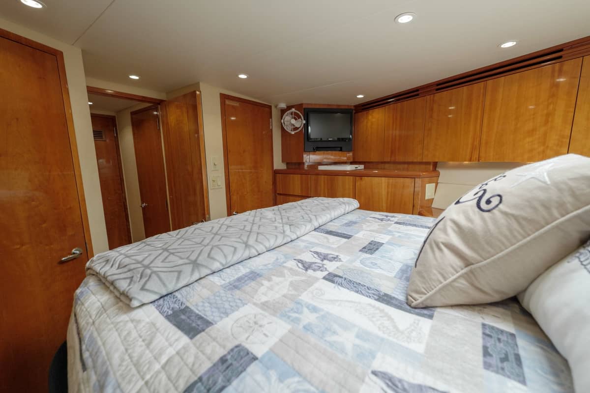 2002 Hatteras 60 Convertible "Reel Hook Up" photo 26