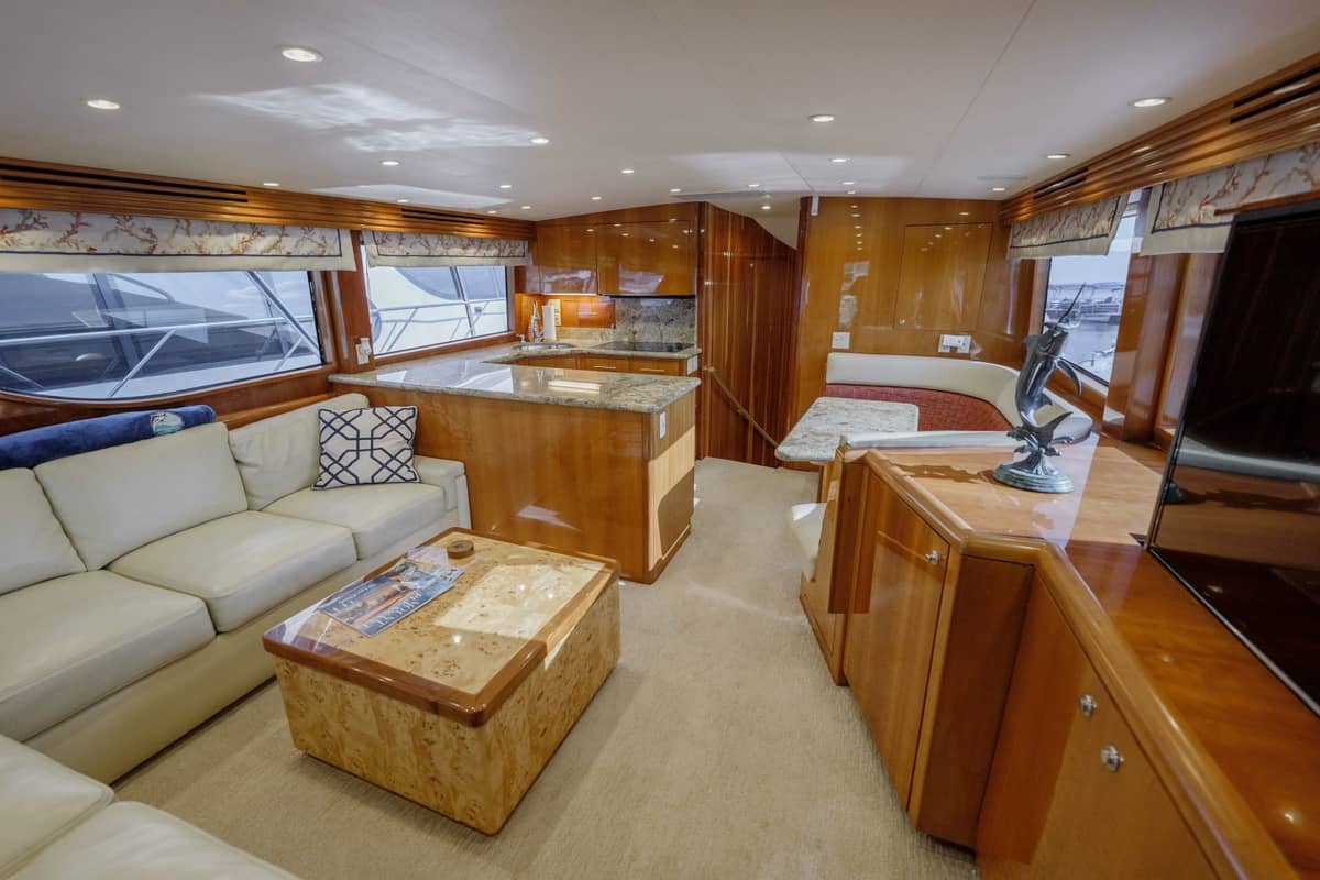 2002 Hatteras 60 Convertible "Reel Hook Up" photo 2