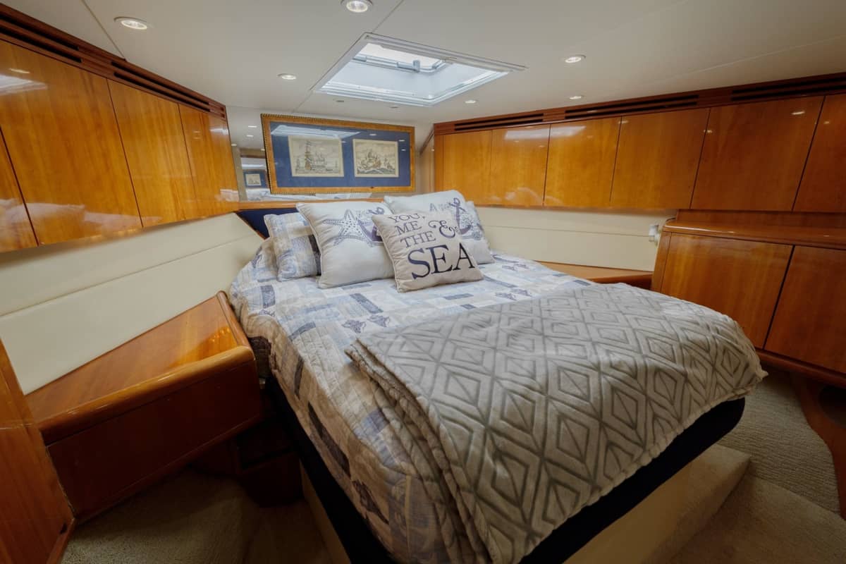 2002 Hatteras 60 Convertible "Reel Hook Up" photo 25