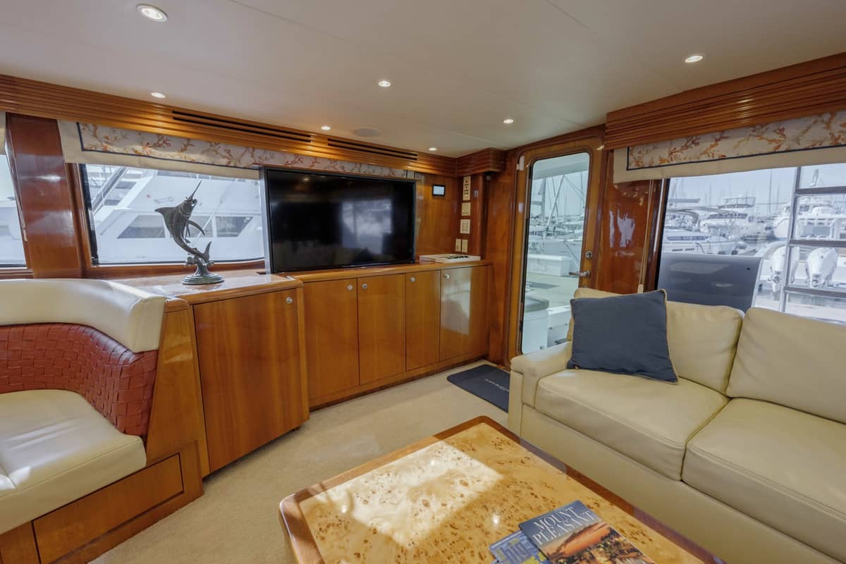 2002 Hatteras 60 Convertible "Reel Hook Up" photo 6