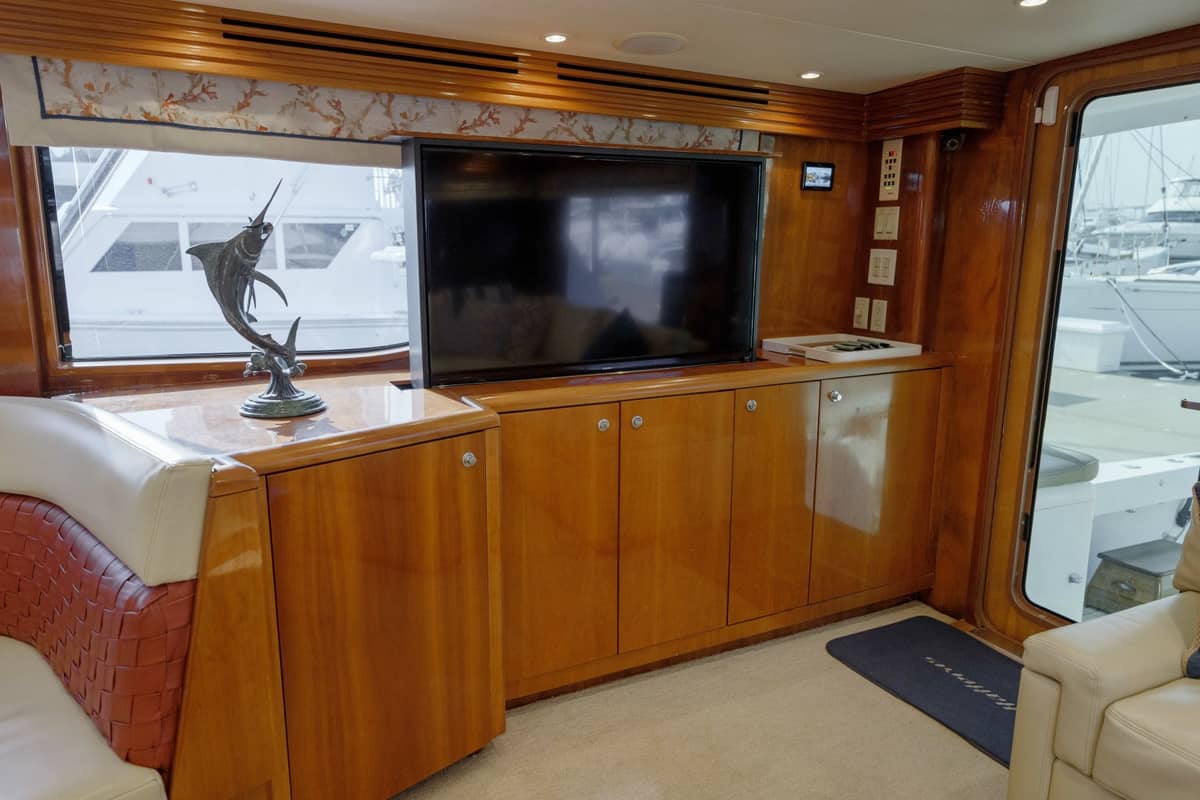 2002 Hatteras 60 Convertible "Reel Hook Up" photo 8