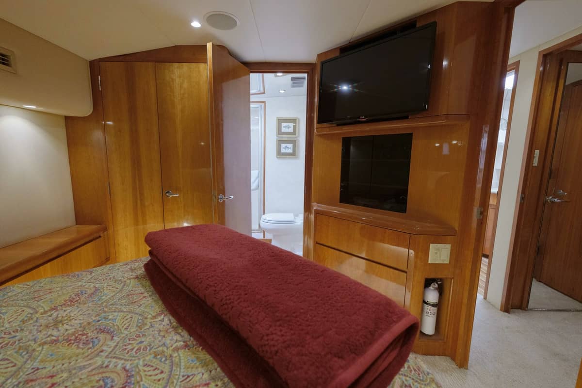 2002 Hatteras 60 Convertible "Reel Hook Up" photo 18