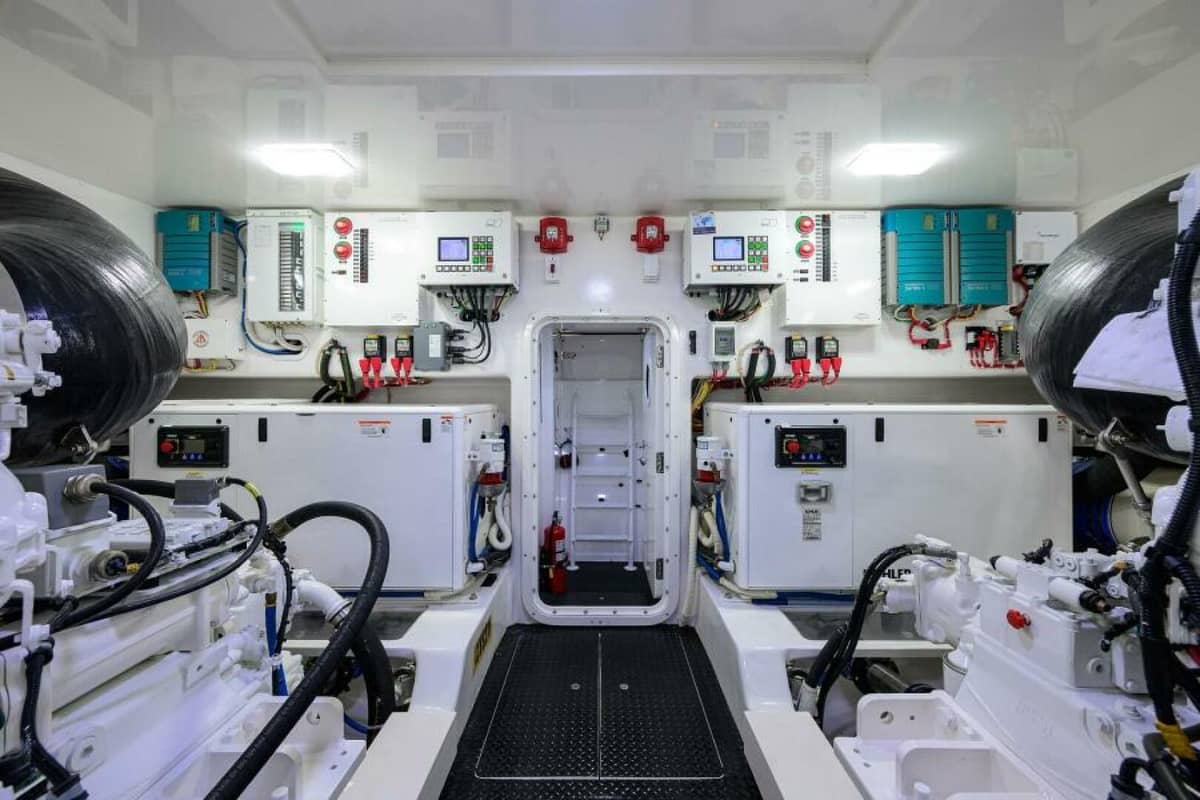 2019 Viking 80 Convertible "LAMPLIGHTER" photo 45