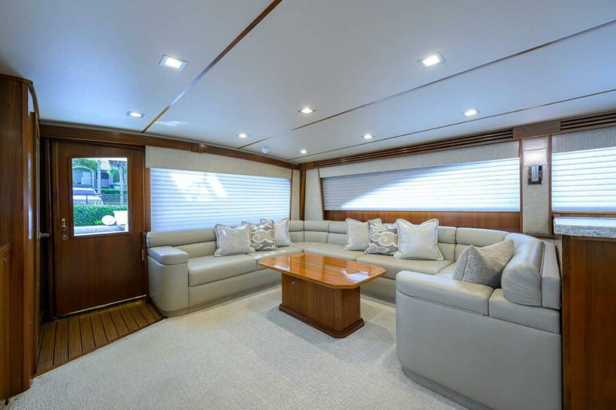 2019 Viking 80 Convertible "LAMPLIGHTER" photo 3
