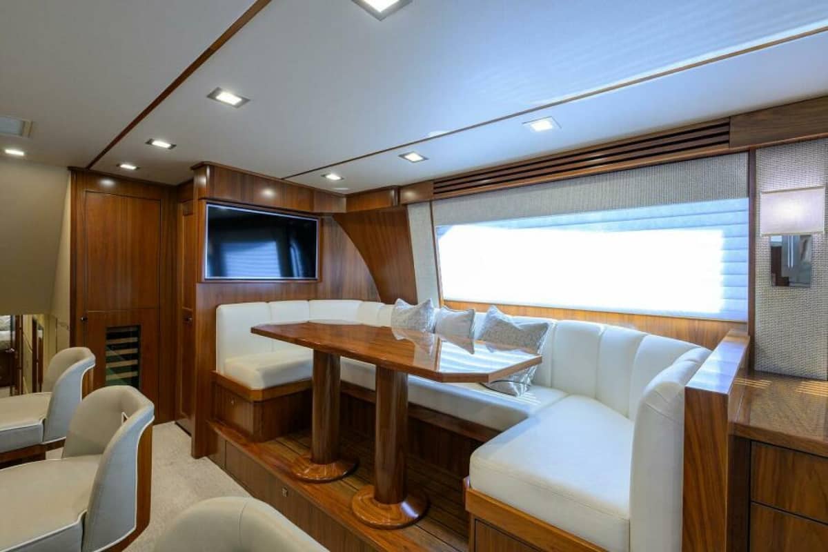 2019 Viking 80 Convertible "LAMPLIGHTER" photo 5