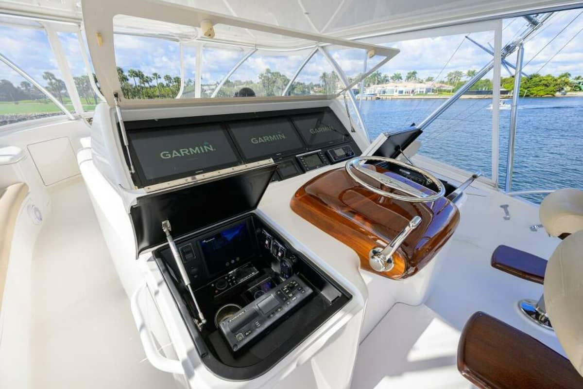 2019 Viking 80 Convertible "LAMPLIGHTER" photo 32