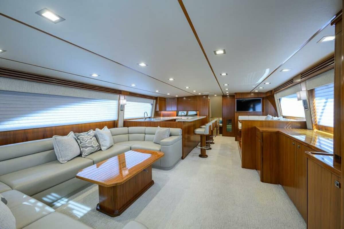 2019 Viking 80 Convertible "LAMPLIGHTER" photo 2