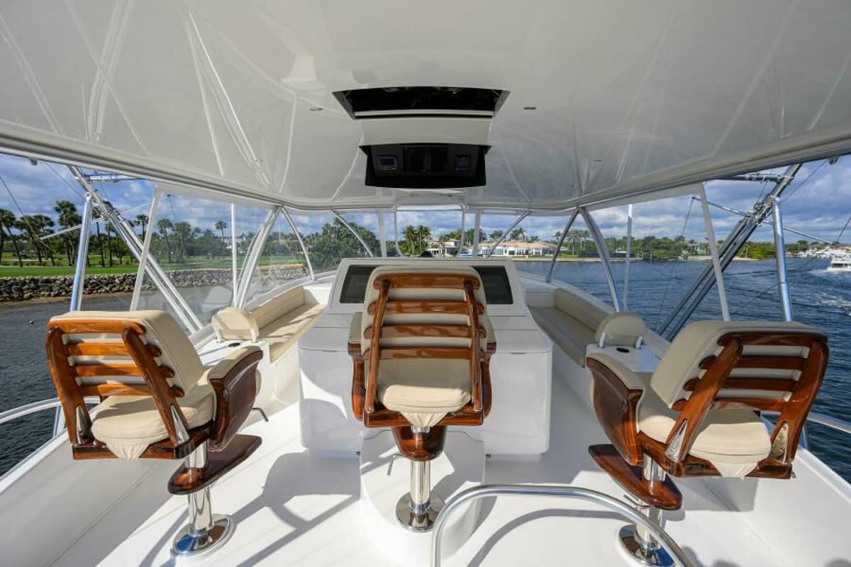 2019 Viking 80 Convertible "LAMPLIGHTER" photo 31