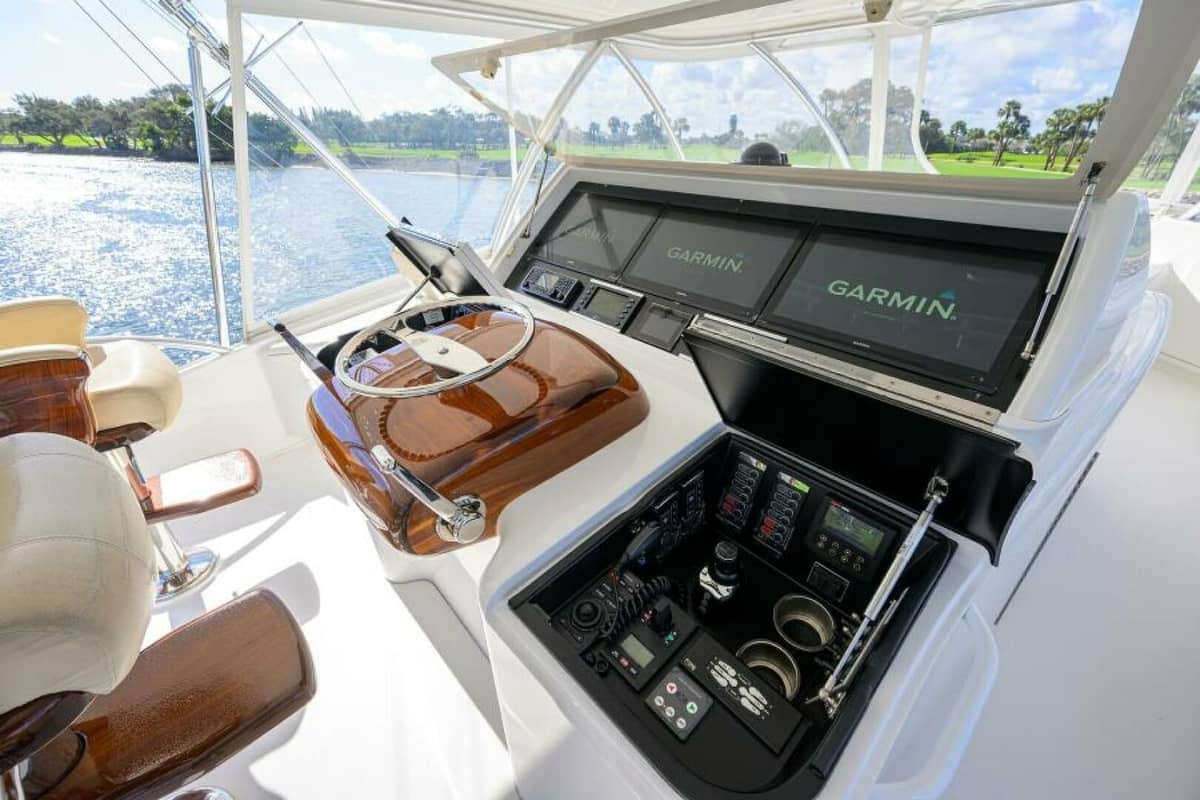 2019 Viking 80 Convertible "LAMPLIGHTER" photo 34