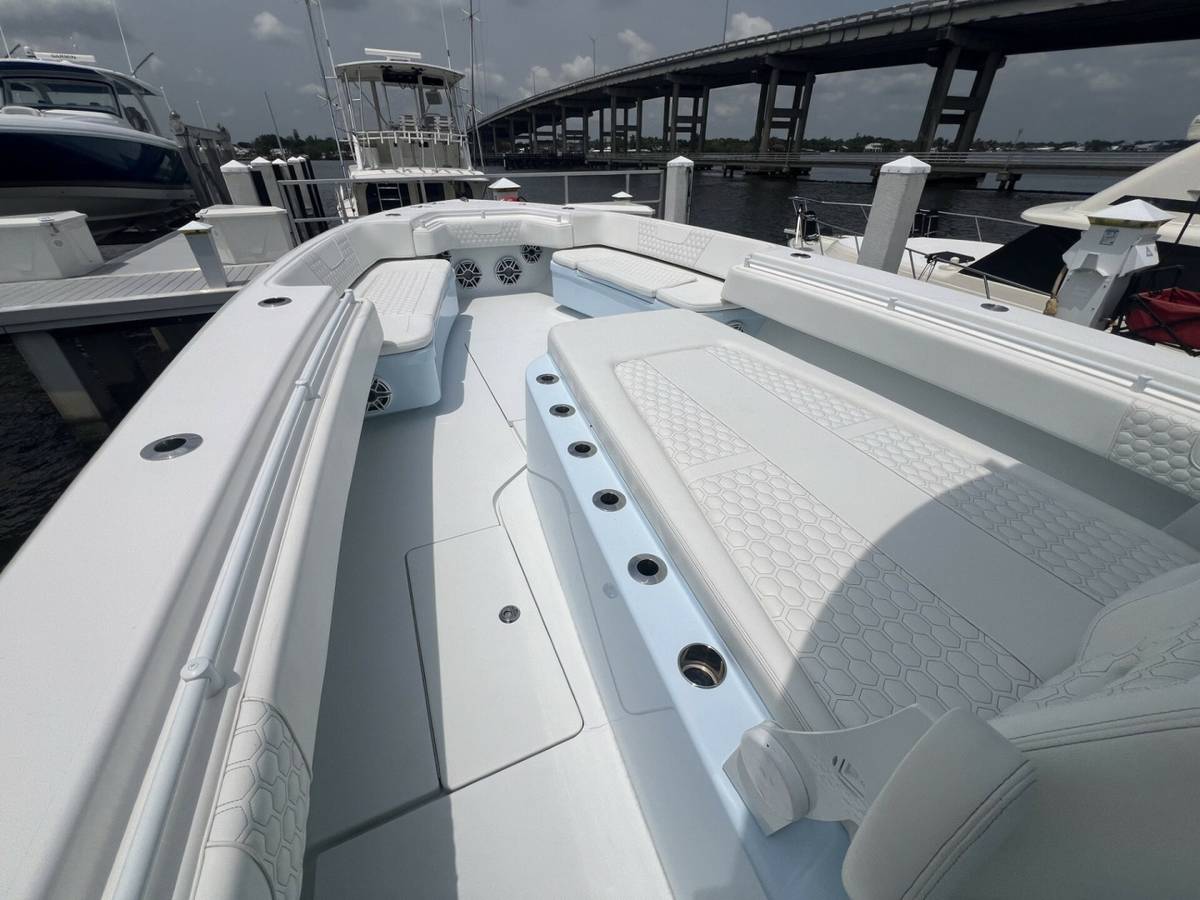 2023 Contender 44 Center Console "DAKOTA CRUDE" photo 4