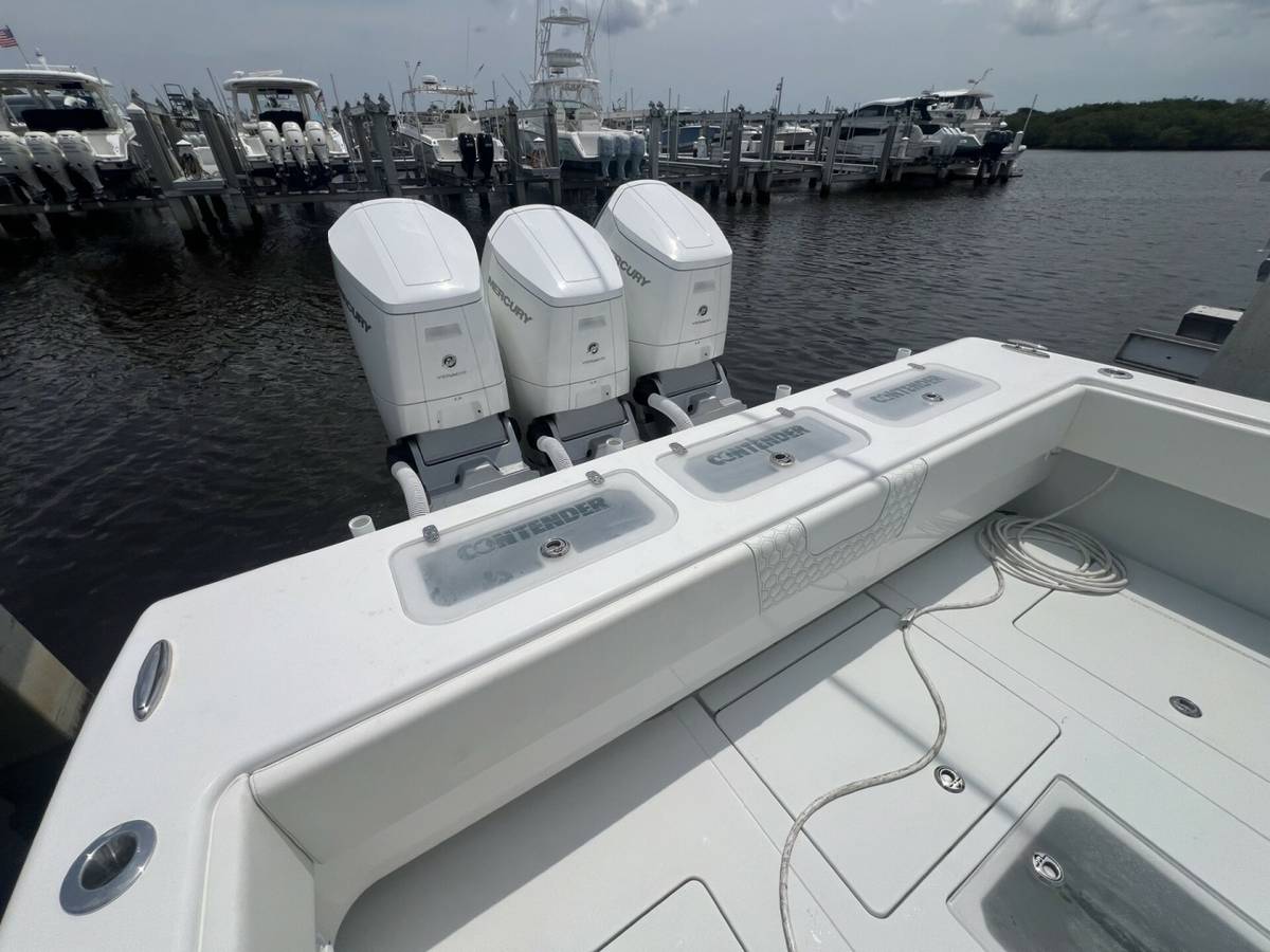 2023 Contender 44 Center Console "DAKOTA CRUDE" photo 10
