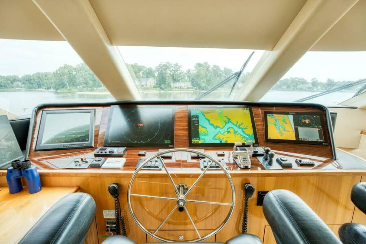 2007 Hatteras 80 Enclosed Bridge "MAJESTIK" photo 50