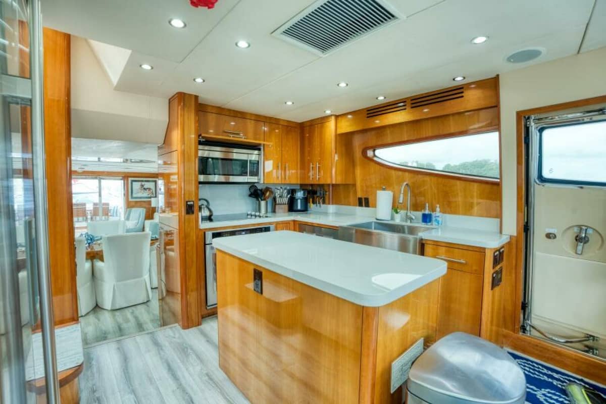 2007 Hatteras 80 Enclosed Bridge "MAJESTIK" photo 23