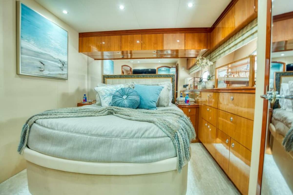 2007 Hatteras 80 Enclosed Bridge "MAJESTIK" photo 37