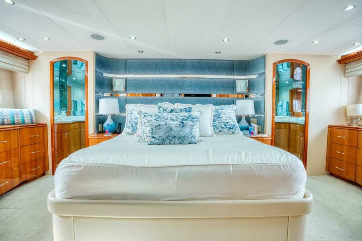 2007 Hatteras 80 Enclosed Bridge "MAJESTIK" photo 25